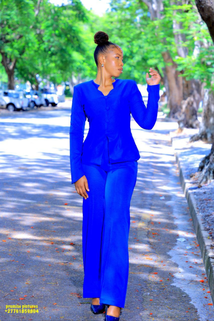 Elegant Blue Set by Lyndor Elan